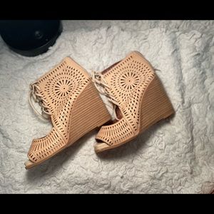 Jeffrey Campbell Rayos perforated wedges
